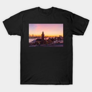 St. Pauli Landungsbrücken, Hamburg, dusk, afterglow T-Shirt